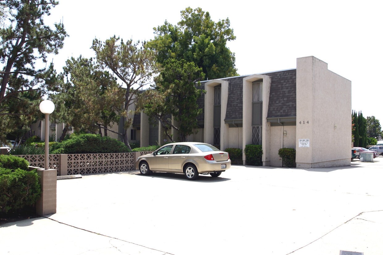 Building Photo - Lincoln Apartments