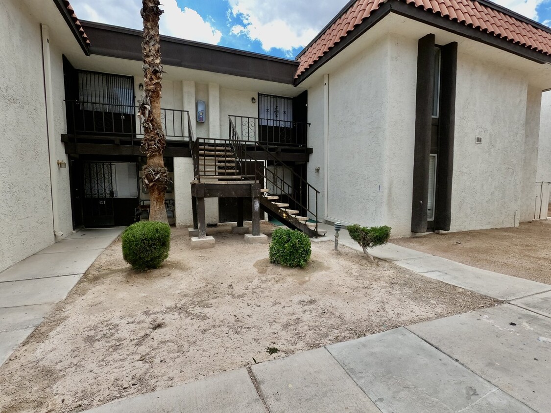 Foto principal - Spacious 3-Bed, 1-Bath Condo with Granite ...