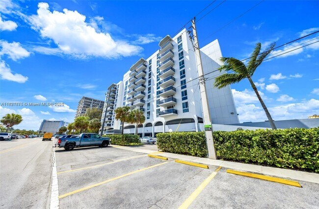 Foto del edificio - 7928 West Dr