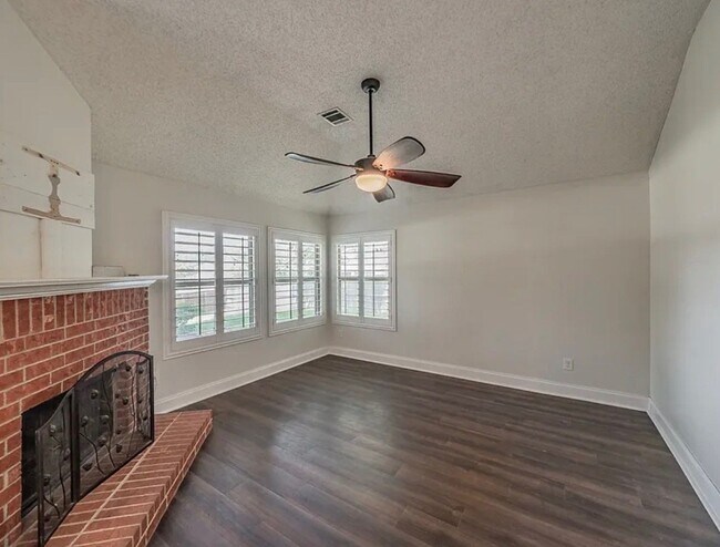 Foto del edificio - 4809 Summit Cir