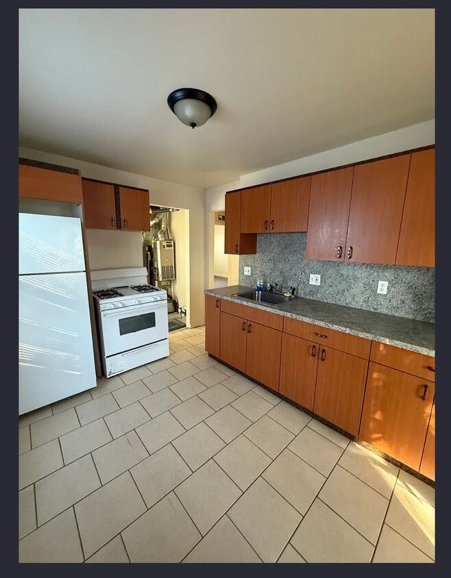 Kitchen - 11260 Jackson Ave