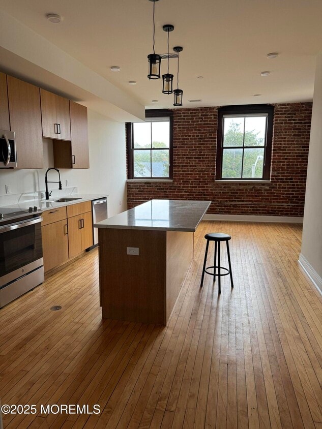 Primary Photo - 179 Chelsea Ave