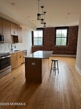 Building Photo - 179 Chelsea Ave