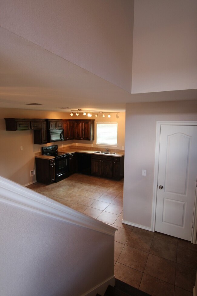 Foto del edificio - Coming Soon: 2 Bedroom Duplex for Rent in ...