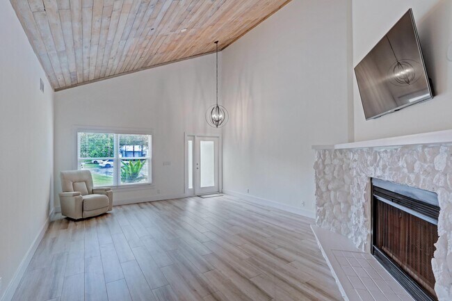 Building Photo - 6195 Eagles Nest Dr