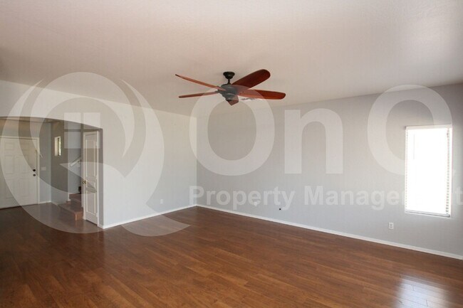 Foto del edificio - 10950 W Royal Palm Rd