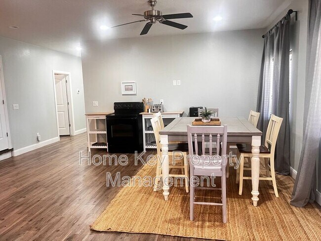 Foto del edificio - 1593 E Scenic Sunrise Dr