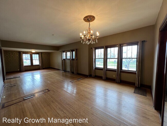 Building Photo - 3 br, 2 bath House - 124 11th Ave NW