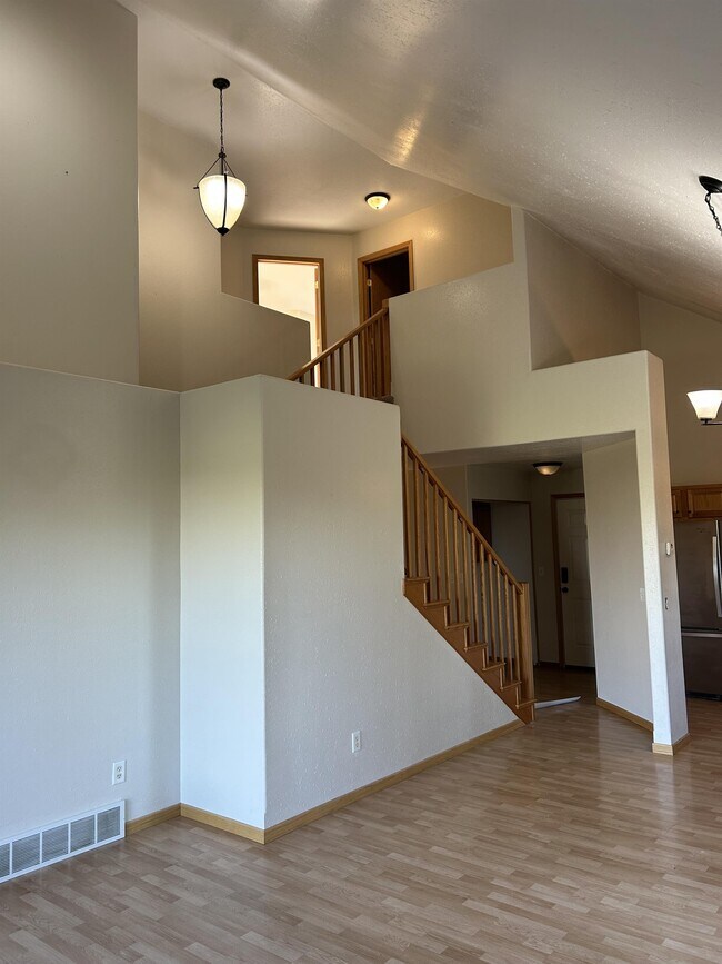 Foto del edificio - 3240 E Capitol Ave