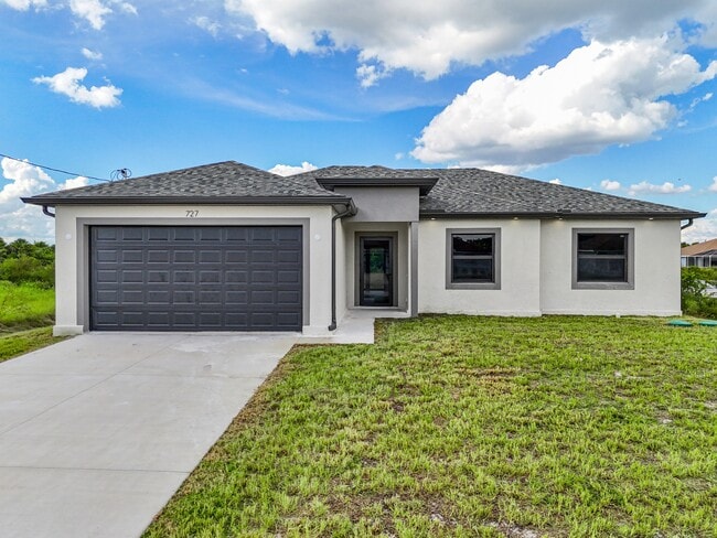 Photo - 727 Cane St E House