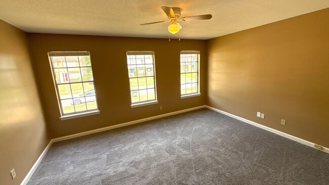 Building Photo - 837 Candace Dr