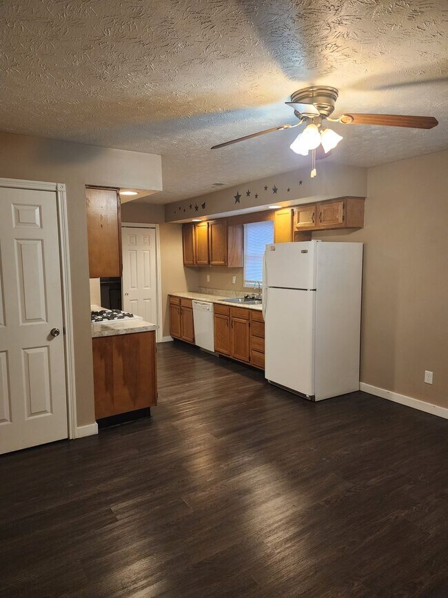 Foto del edificio - 2 bedroom 1 bath duplex