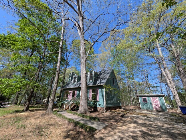 Foto del edificio - 2301 Wade Hampton Rd