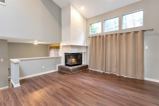 Building Photo - 6808 Eastridge Dr