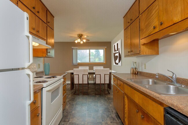 Apartamentos en el club de campo de Fargo, Dakota del Norte | Cocina - Country Club