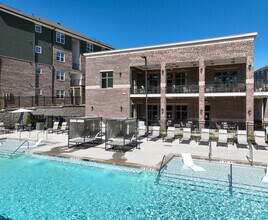Building Photo - Aventine Huntersville