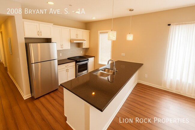 Foto del edificio - 2008 Bryant Ave S