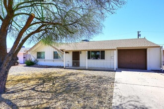 Building Photo - 10537 W La Jolla Dr