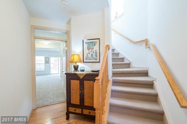Foto del edificio - 5001 Waple Ln