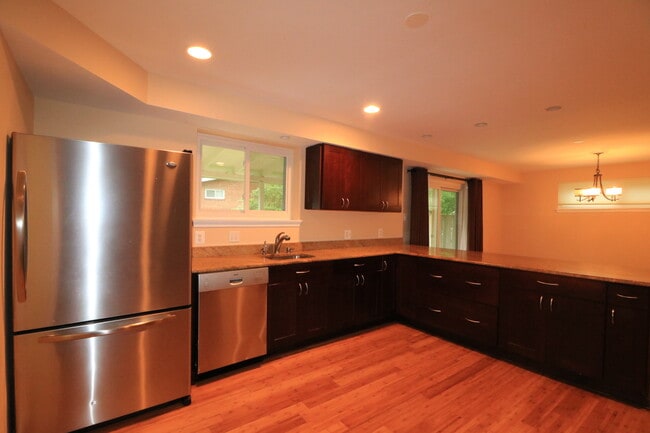 Foto del edificio - "Coming Soon". 4 bed + 2.5 Bath Stunning Split-Level in Kemp Mill