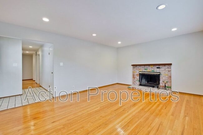 Building Photo - 1650 Goldfinch Way