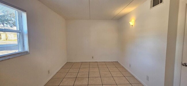 Building Photo - 302 Spg Gdn Ave S