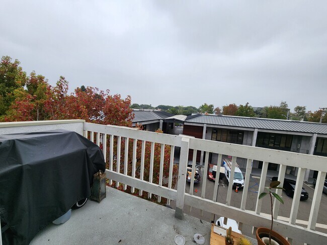 Balcony - 2677 Centinela Ave