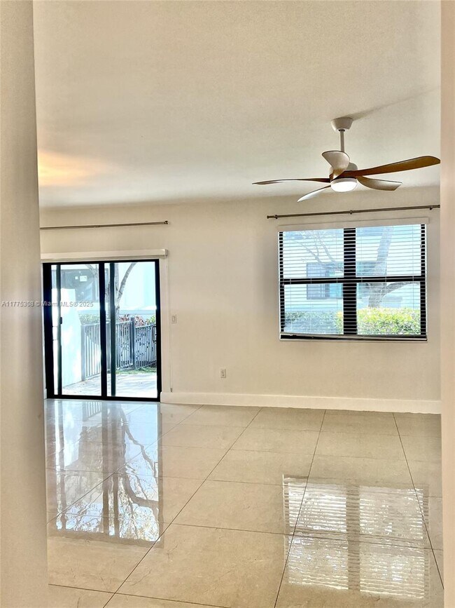 Building Photo - 4536 E Aqua Bella Ln