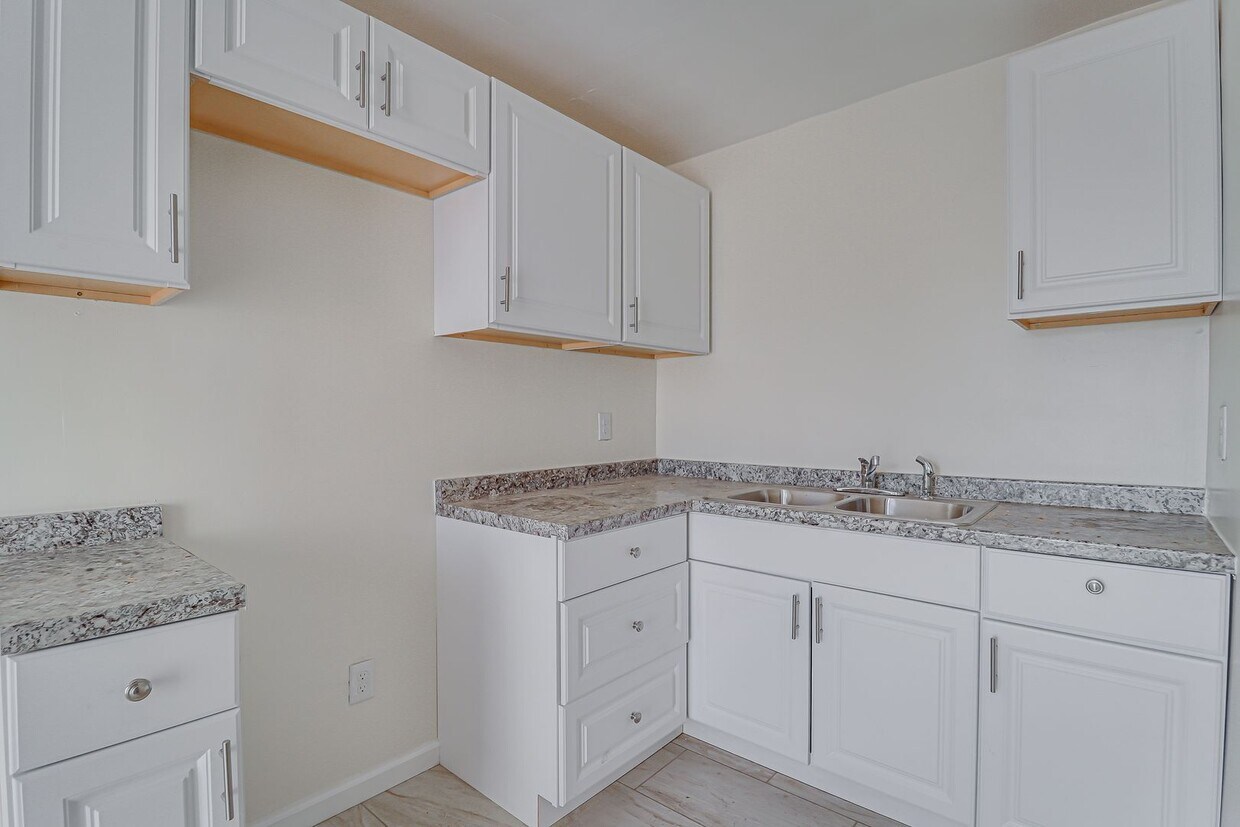 Foto principal - 2 bed 1 bath in Oildale!
