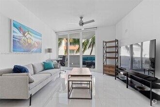 Building Photo - 225 Collins Ave