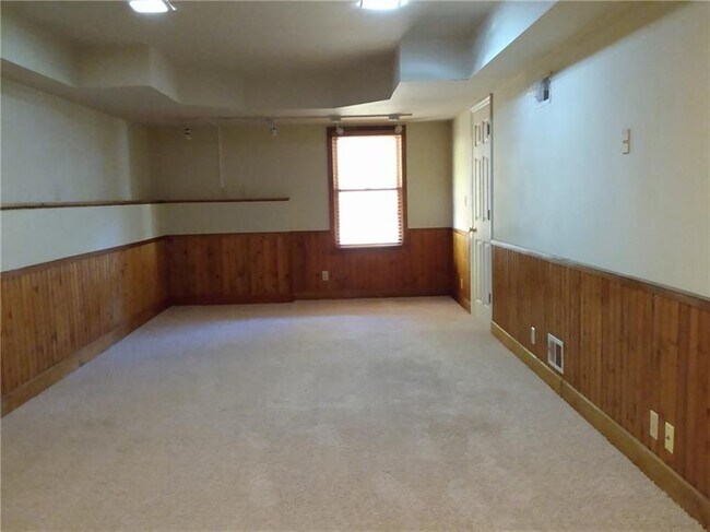 Building Photo - 1660 Pinefield Way