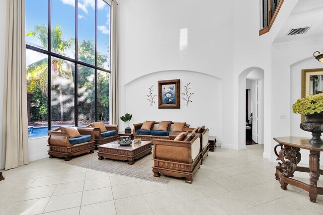 Building Photo - 10703 Versailles Blvd