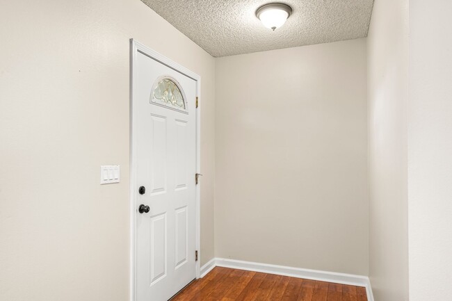 Foto del edificio - AVAILABLE NOW - CITRUS HEIGHTS 3 BEDROOM 2...