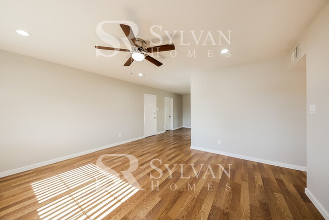 Building Photo - This lovely home is ready for your personal touch!