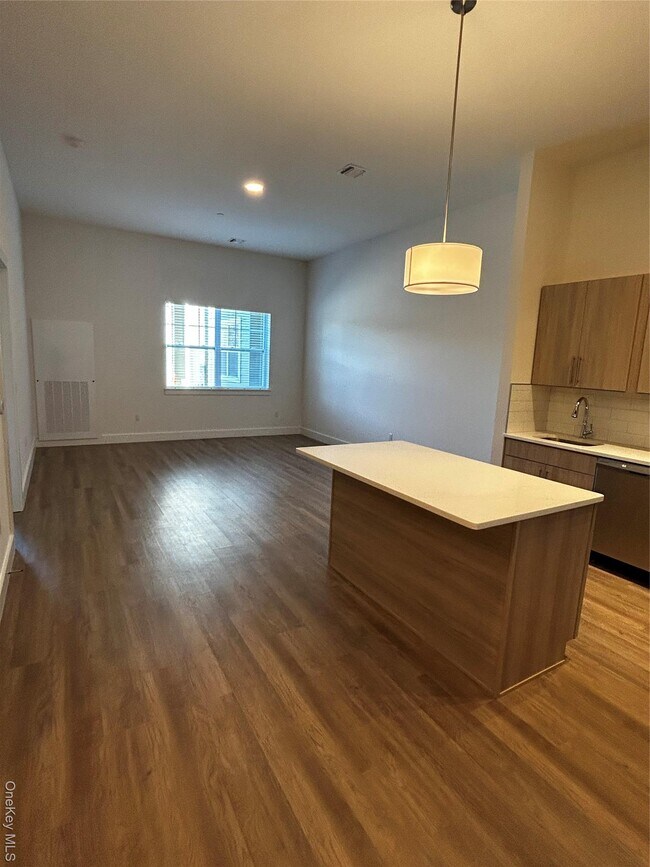 Foto del edificio - 4180 Sunrise Hwy