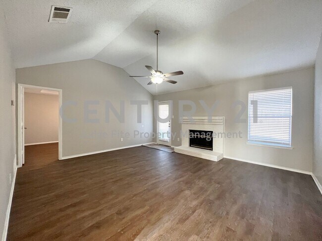 Building Photo - Great 3/3/2 in Keller ISD!