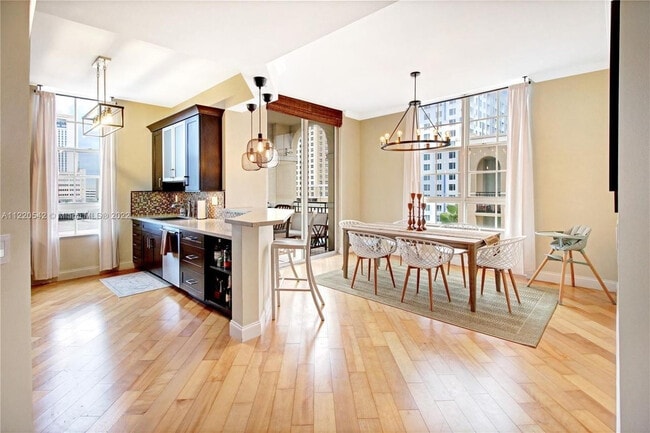 Building Photo - 520 SE 5 Ave