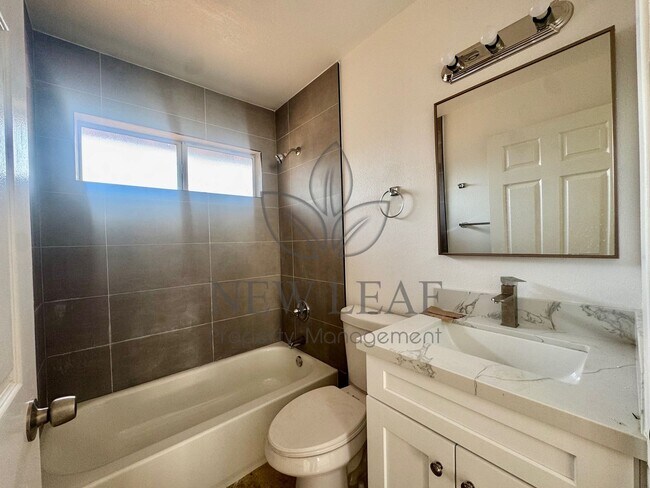 Foto del edificio - 653 W Fernleaf Ave