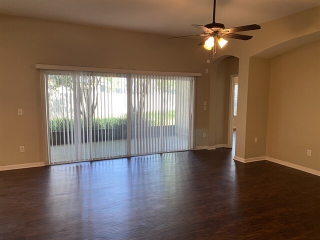Building Photo - 2879 Pebblewood Ln