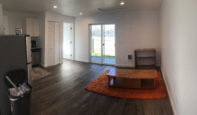 Building Photo - Perfect 1 Bedroom 1 Bath Cottage House!!!