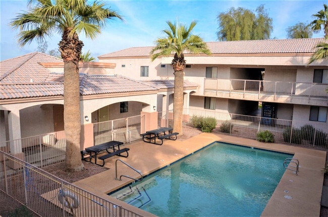 Building Photo - Paradise Palms I