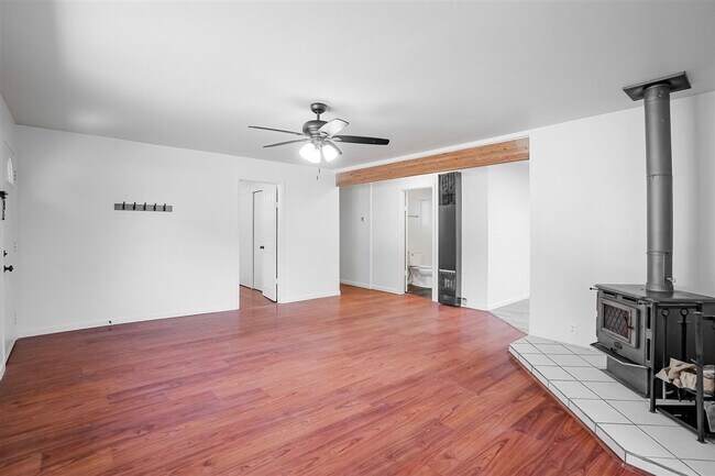 Foto del edificio - Huge Backyard Close to Downtown Prescott!