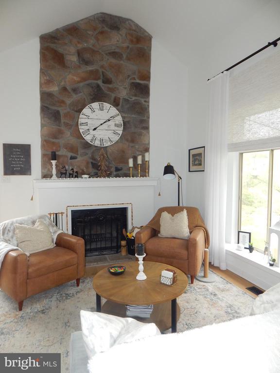 Foto del edificio - 339 Green Meadow Ln