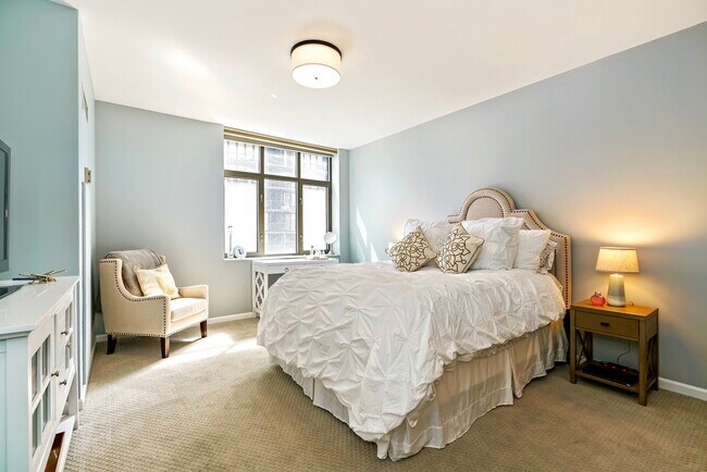 Foto del edificio - 630 N State St