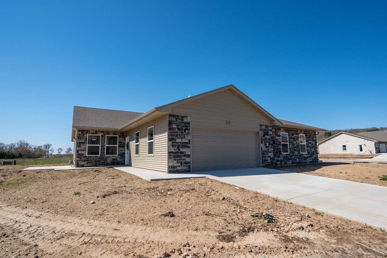 Primary Photo - 624 McKay Way