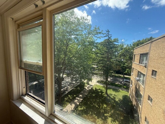 Foto del edificio - 2950 W Arthur Ave