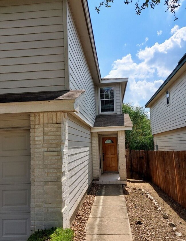 Foto del edificio - Charming two-story home in the Bluffs at W...