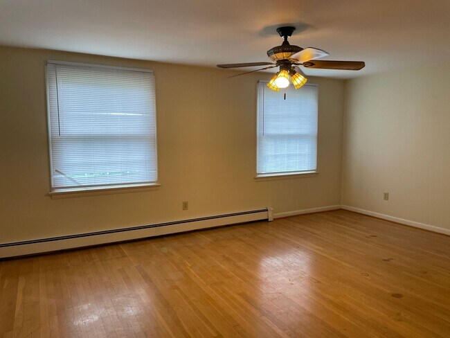 Foto del edificio - Duplex 3 bedroom apartment in Spring Garde...