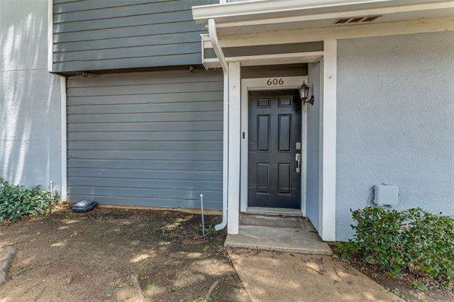 Building Photo - 606 Ridgeline Dr