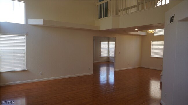 Foto del edificio - 9341 Magic Flower Ave